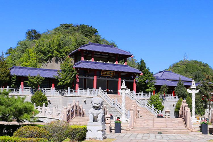 长城脚下的华人怀思堂：毗邻公园，坐拥双区