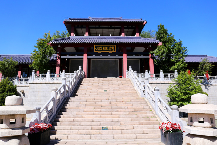 北京长城脚下有个骨灰寄存地，33家合法公墓之一，我实地去看了看