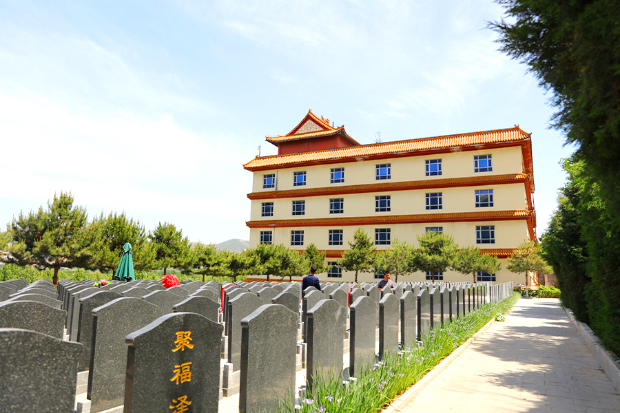 灵山宝塔陵园一角 灵山宝塔陵园一角